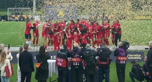 رايت تو دريم تواصل التألق عالميًا.. نورشيلاند يتوج بلقبي دوري وكأس كرة القدم النسائية بالدنمارك